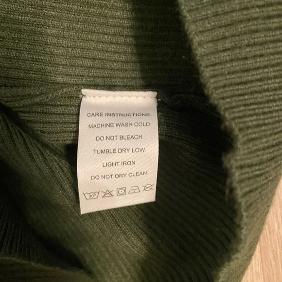 Green turtleneck sweater with tulle sleeves - Picture 5 of 10